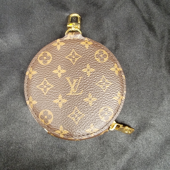 Louis Vuitton Monogram Coin Purse - Picture 2 of 7